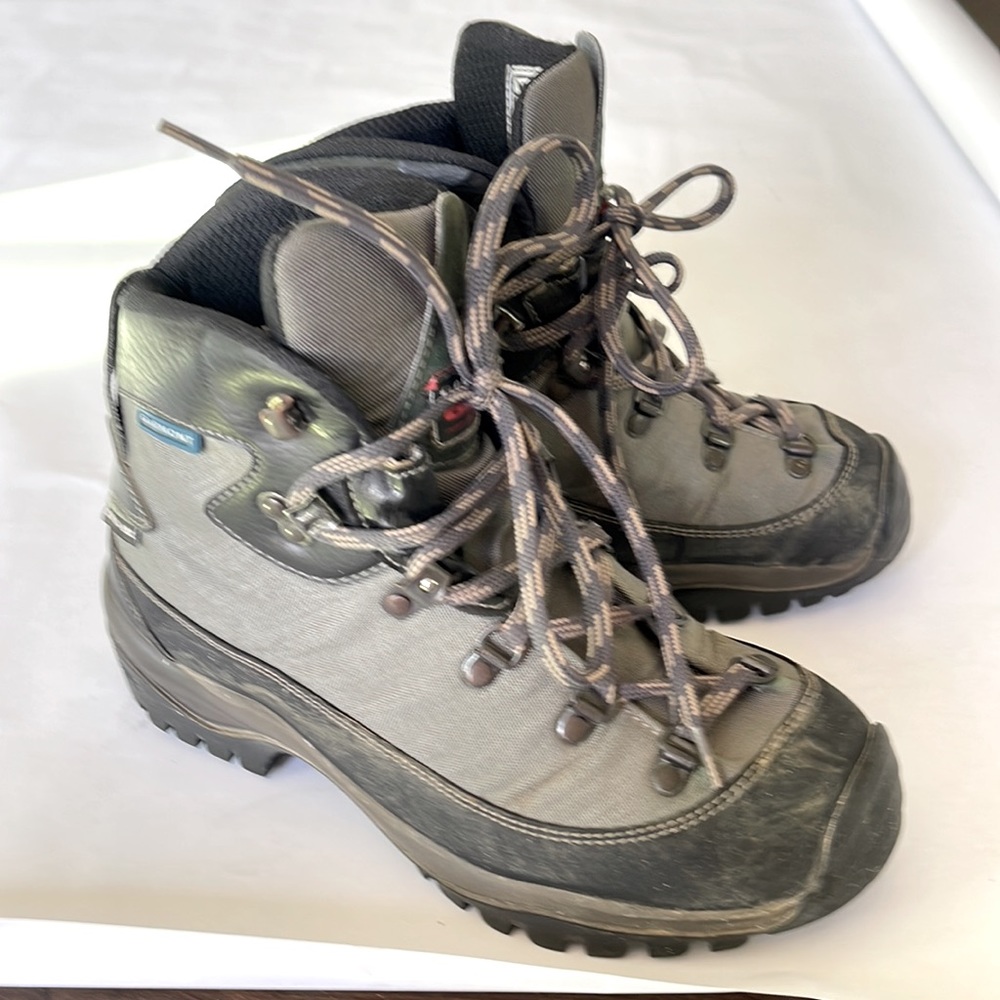 Garmont ADD Women's Hiking Boots Storm Bloc Vibram Lug Soles Size 7 1/2